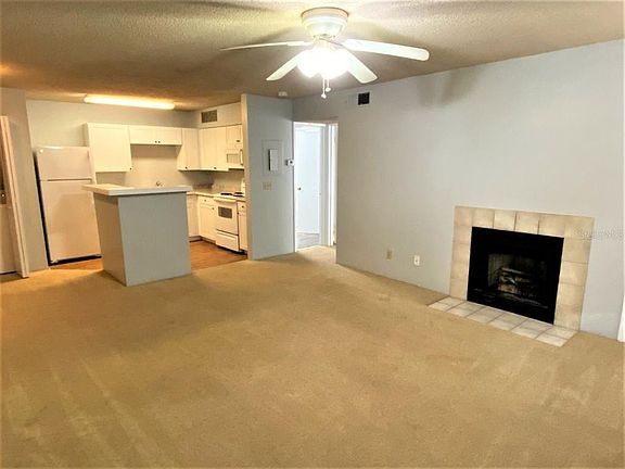 5th image of 345 Lakepointe 202 Dr