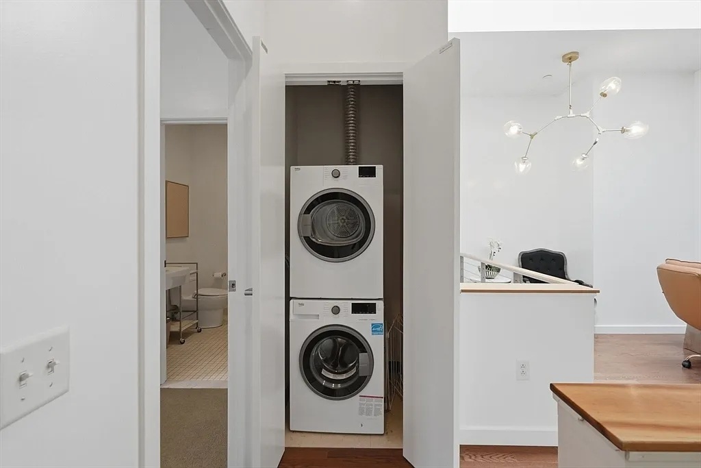 1 bed, 1.5 bath, $3,000 — Photo 4