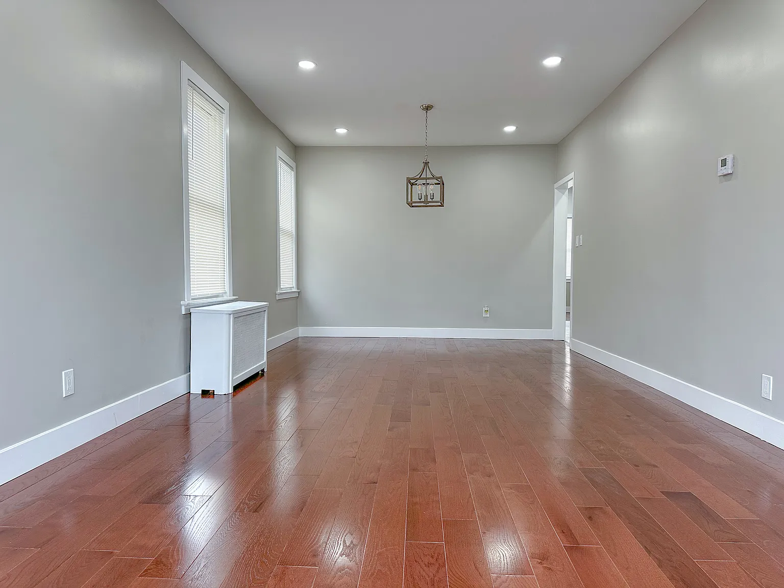 3 bed, 919 sqft, $3,000 — Photo 3