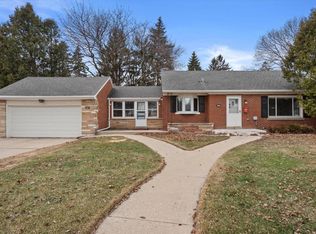 5437 North Navajo AVENUE, Glendale, WI 53217