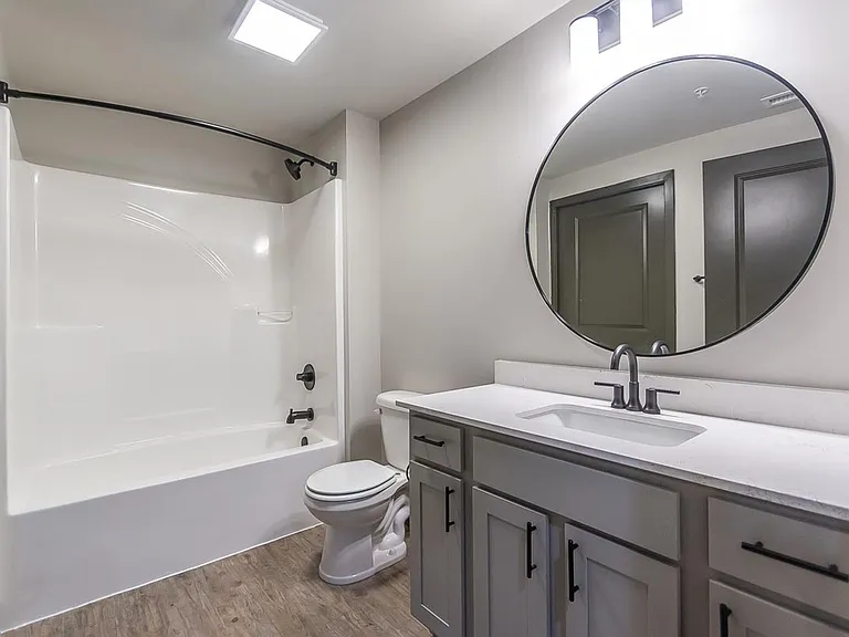 The Bentley Apartments — Photo 112