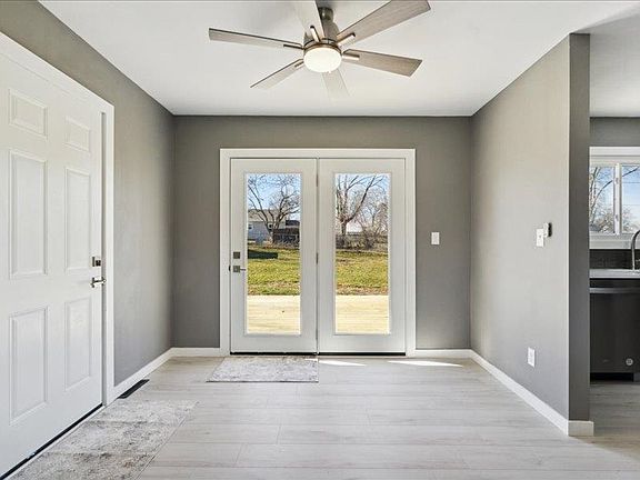 5th image of 401 Green Acres Dr
