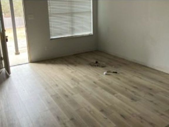 2nd image of 502 Sherwood Ct