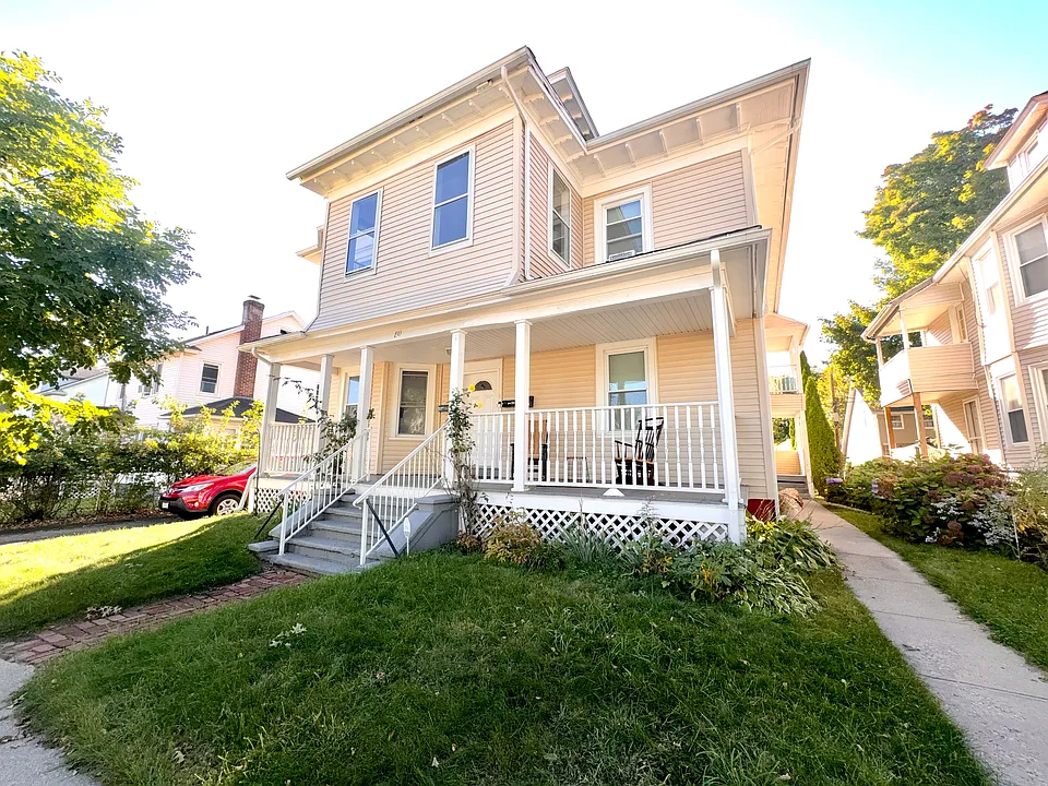 80 Wellington St #3