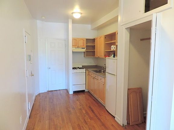 3rd image of 49 Essex St APT 1