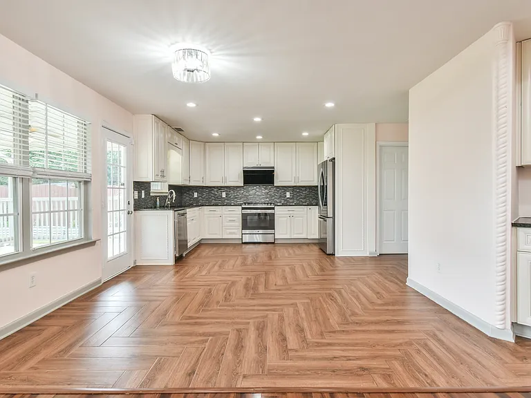 778 Roxholly Ln — Photo 18