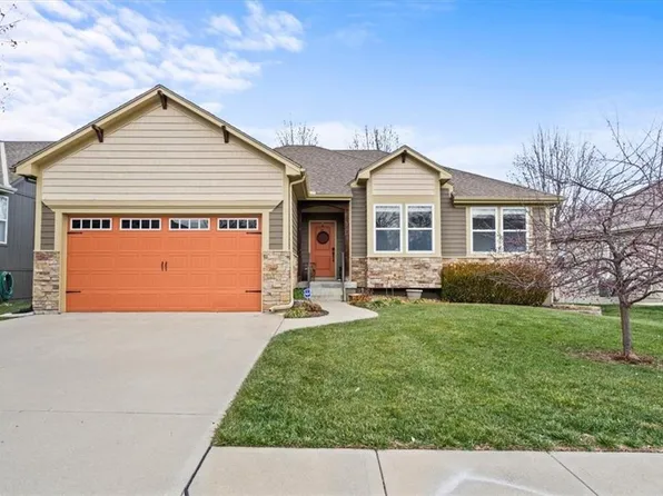 1204 Devonshire Ter, Greenwood, MO 64034