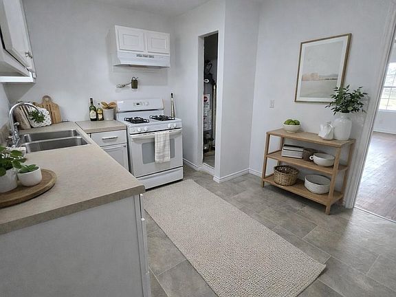 5th image of 1003 Merchant St
