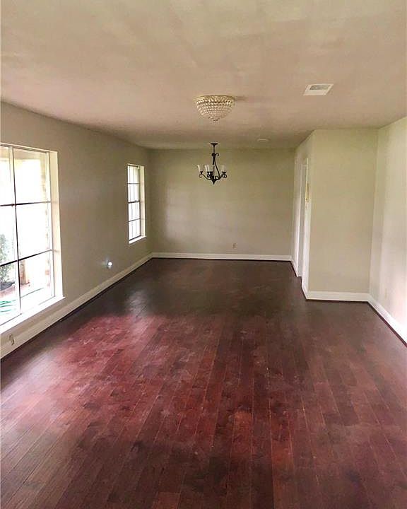 2nd image of 2732 Hurstview Dr