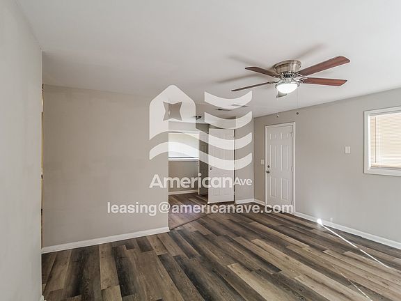 1709057_004_wm_-_living_room_13588070.jpg