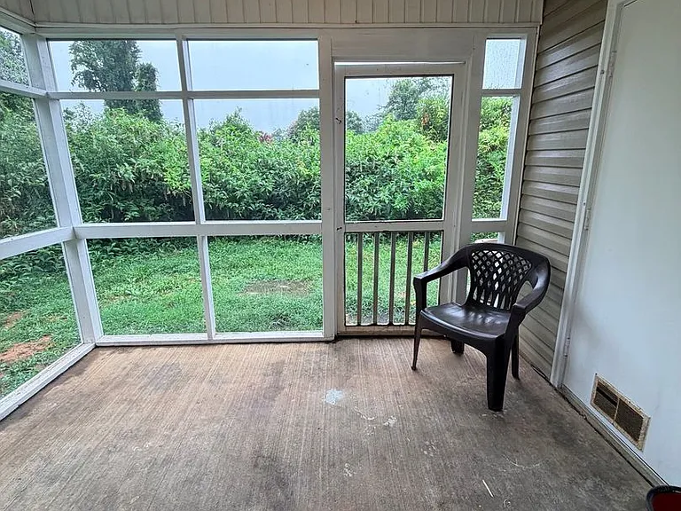 442 Stanley Ave — Photo 20