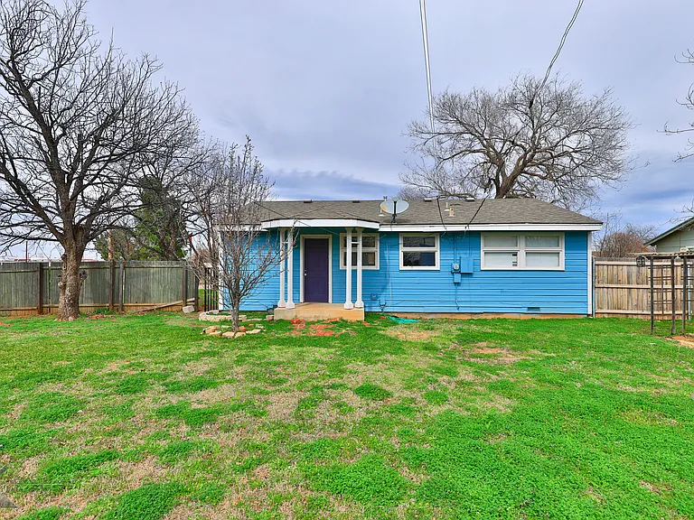 2109 Collins Ave — Photo 16