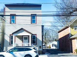 28 S Main St #1F, Pennington, NJ 08534