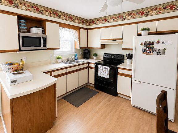 3rd image of 49 Frances Ave