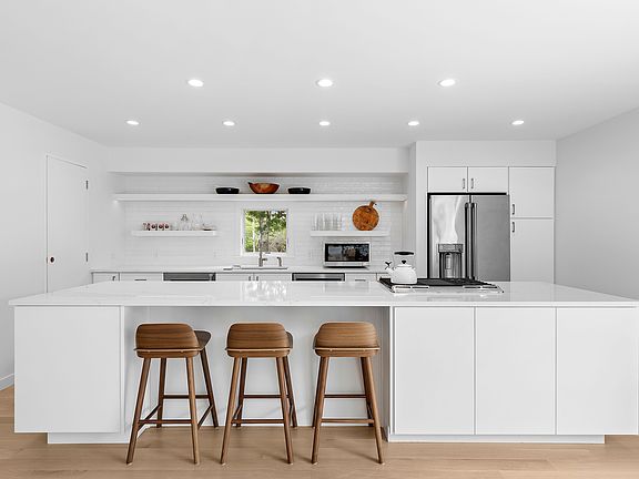 5th image of 4 Seabreeze Ln