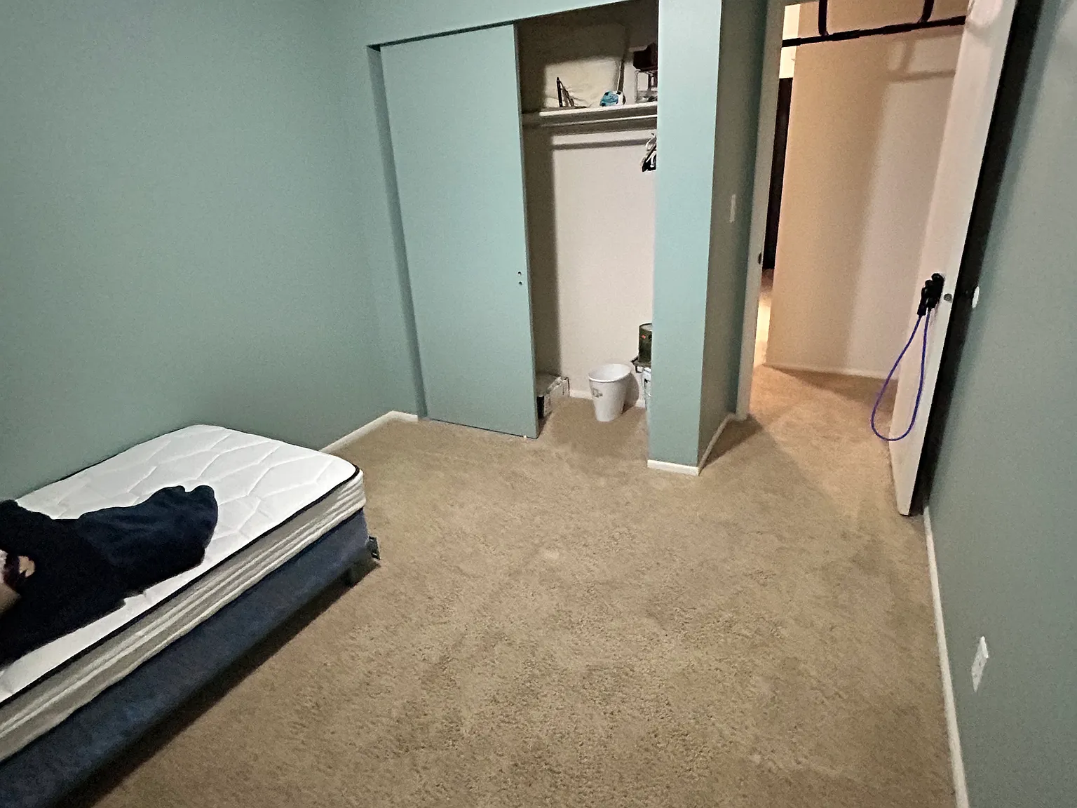 3 bed, 2.5 bath, 2140 sqft, $1,800 — Photo 3