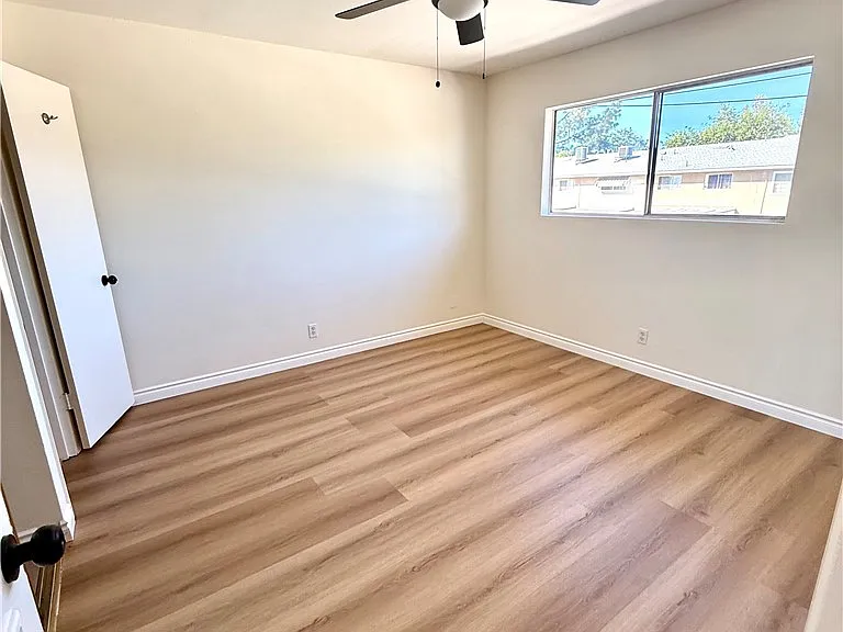 684 E Lee Pl — Photo 18