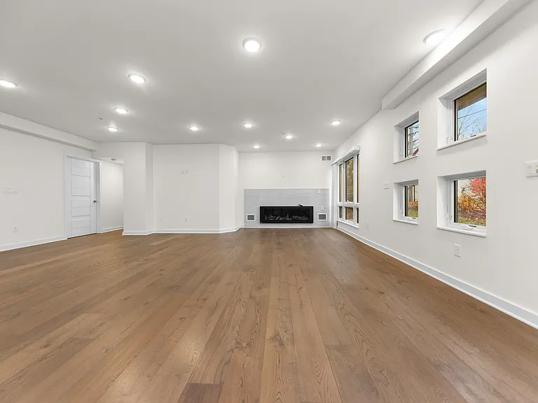 462 W Stadium Blvd #1 — Photo 17