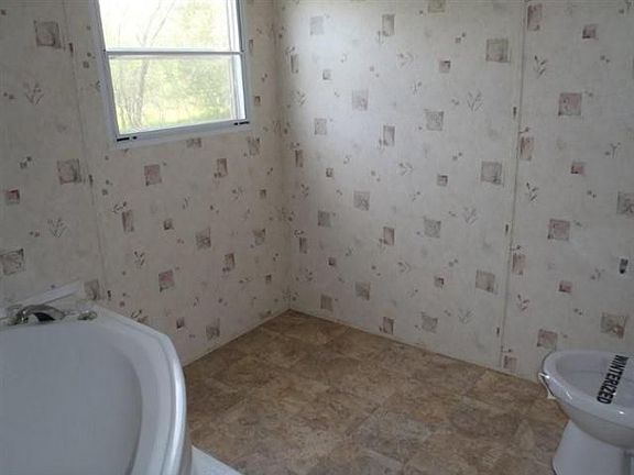 5th image of 1723 River Oaks Dr