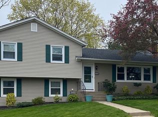 128 Sandquist Cir, Hamden, CT 06514