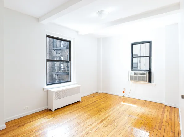215 W 83rd St APT 5A, New York, NY 10024