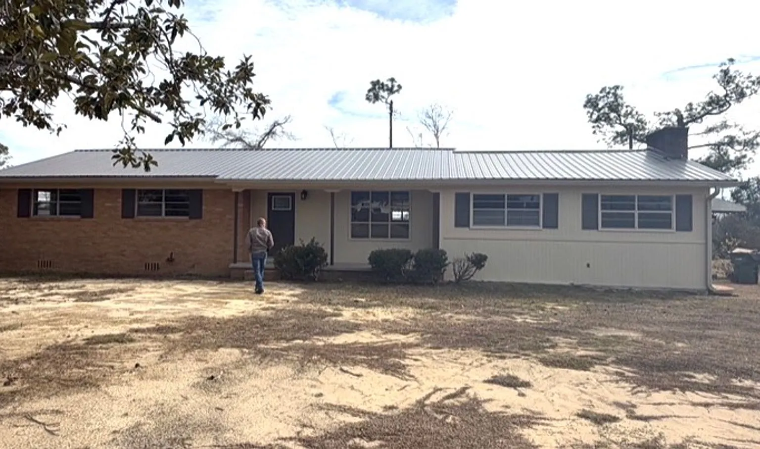 3 Bed 1.5 Bath Brick House With Bonus Room — Photo 3