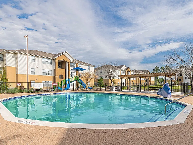 Pinewood Apartments — Photo 9