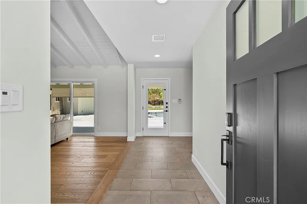5 bed, 3400 sqft, $10,500 — Photo 3