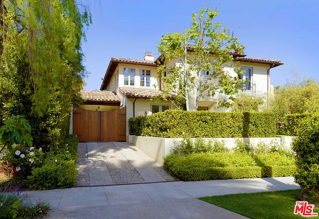 3 bed, 4.0 bath, 4800 sqft, $39,500 — Photo 1