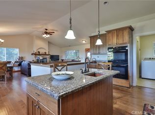 25152 Valle Dr, Crestline, CA 92325
