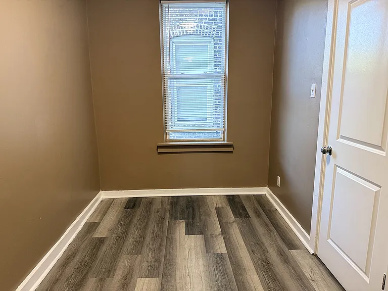 8833 S Exchange Ave #3F — Photo 5