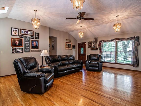 5th image of 2924 Taylor Dr
