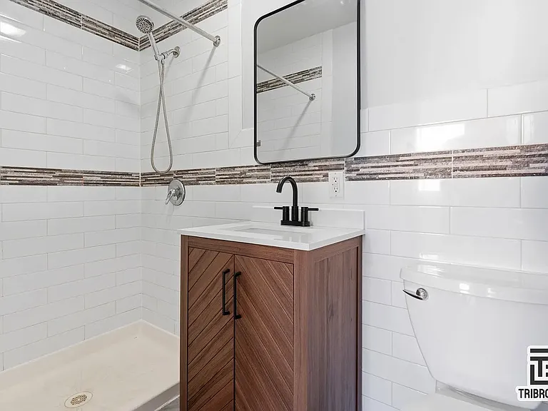 312 Willis Ave #2R — Photo 10