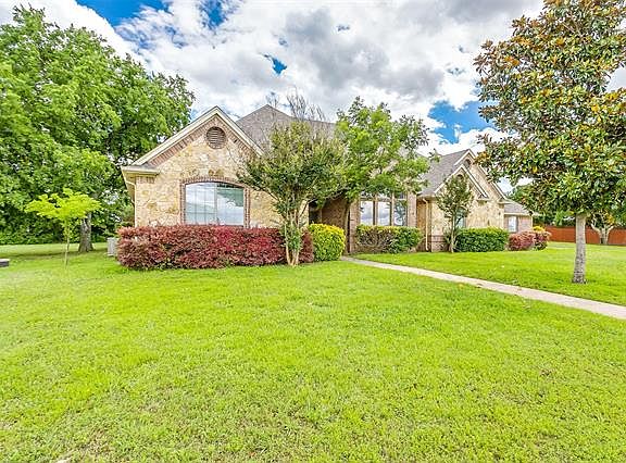 3rd image of 101 Heritage Ln