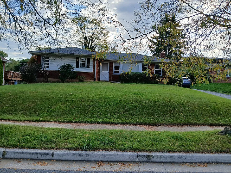 907 Starbit Rd