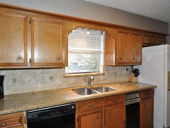 5th image of 19827 Bent Pine Dr