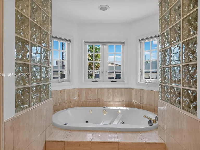1413 Sunset Harbour Dr #209 — Photo 25