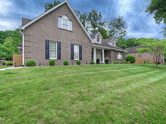 4th image of 305 Woodbriar Dr