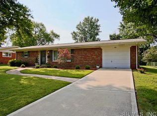 61 Bedford Dr, Belleville, IL
