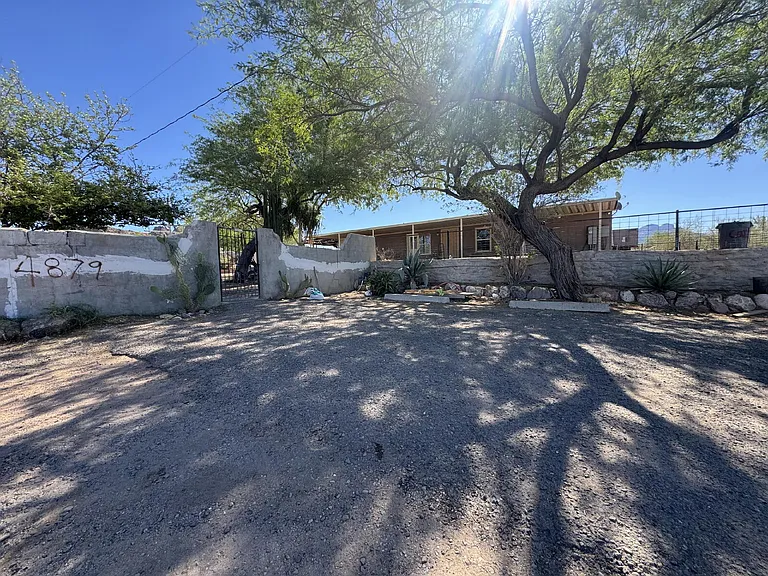 4879 N Monterey Dr — Photo 12