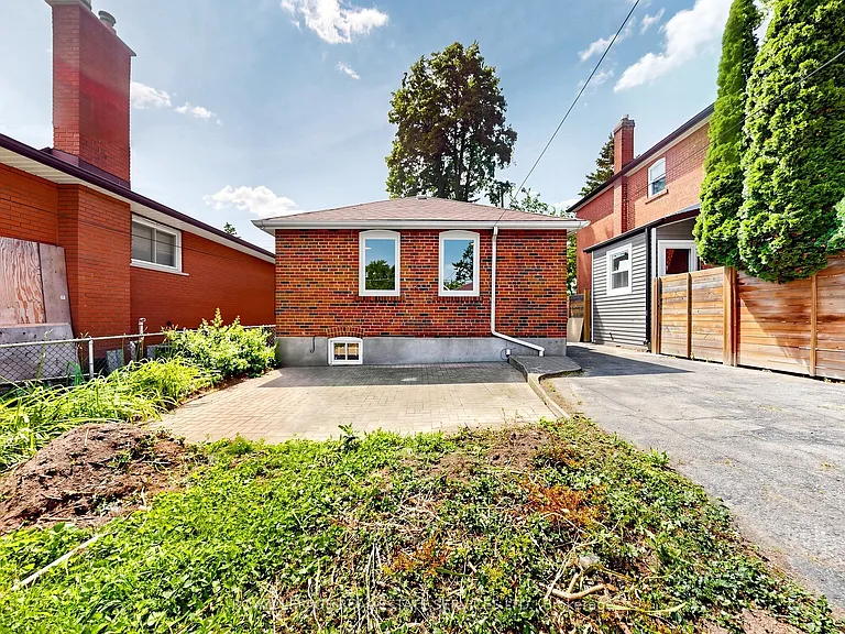 31 Rosemeade Ave — Photo 24