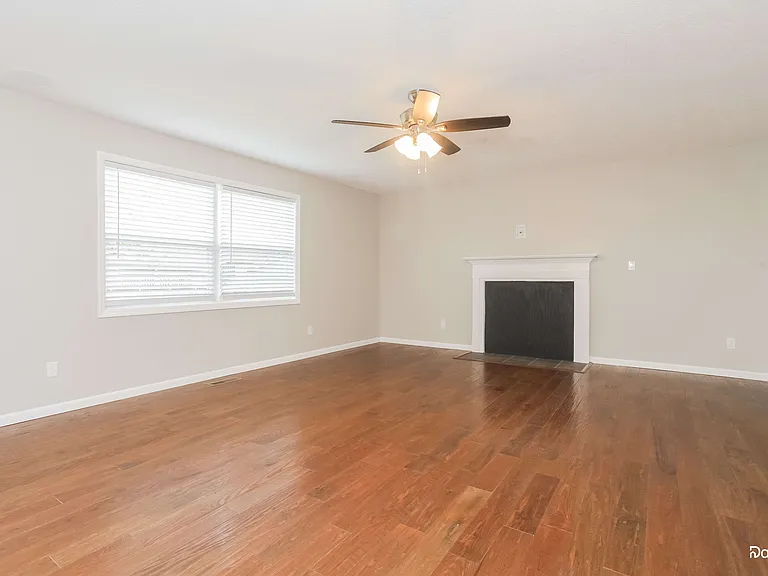 831 Harbor Pl — Photo 7