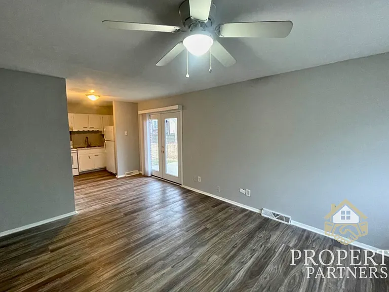 1402 N High School Rd #1404 — Photo 8
