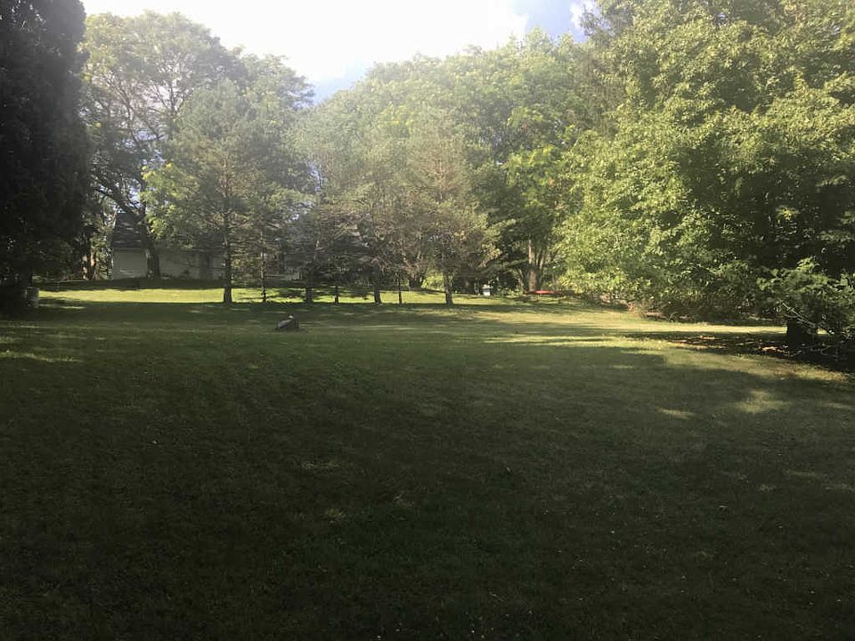 2nd image of 1442 Riverdale Dr