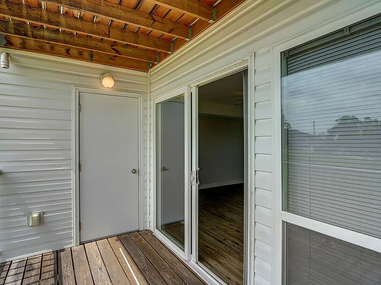 24-web-or-mls-E Furnace Branch Rd-024