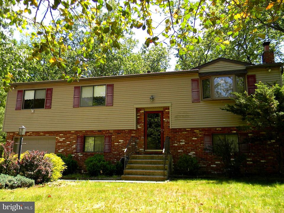 1st image of 2212 Oakwood Ln
