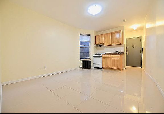 3rd image of 122 Forsyth St #4E