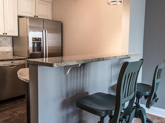 3rd image of 2930 N Harlem Ave APT 3B