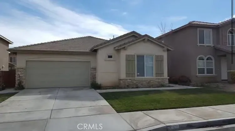 3 bed, 1403 sqft, $2,200 — Photo 1