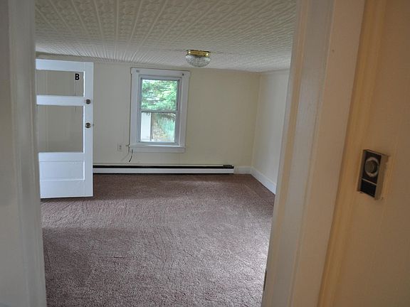 3rd image of 400 E Liberty St #B